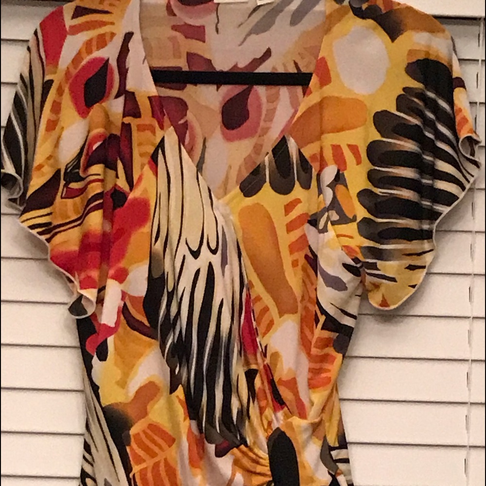 Beautiful floral pattern flounce sleeve top